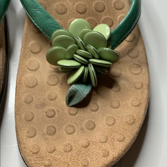 Orthaheel (Vionic) Green Flowered Thong Sandal 40. VIO0118 - Picture 2 of 5